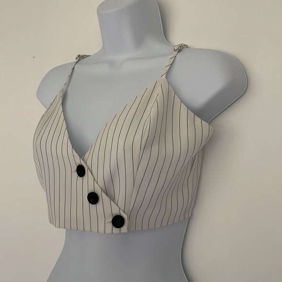 White and Black formal crop - Picture 3 of 6